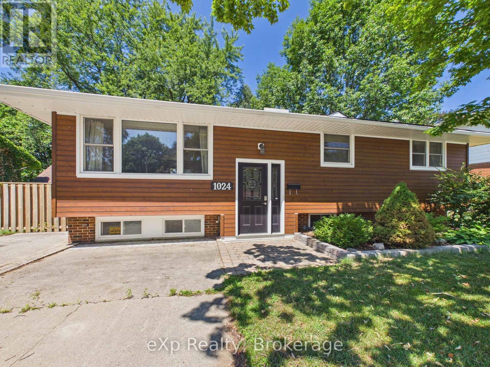 1024 WELLINGTON STREET
