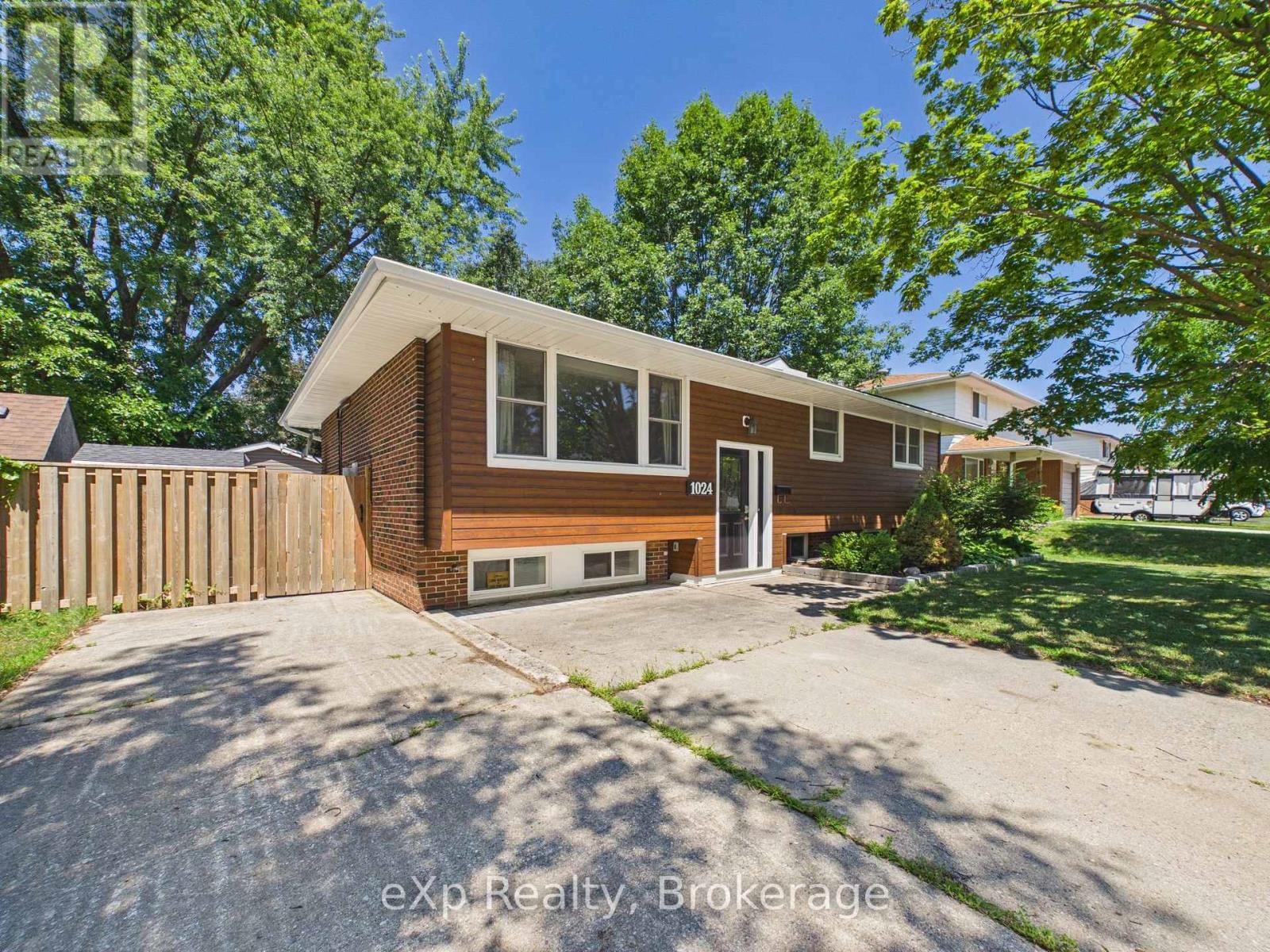 1024 WELLINGTON STREET