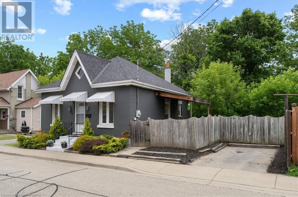 24 ROSE Avenue