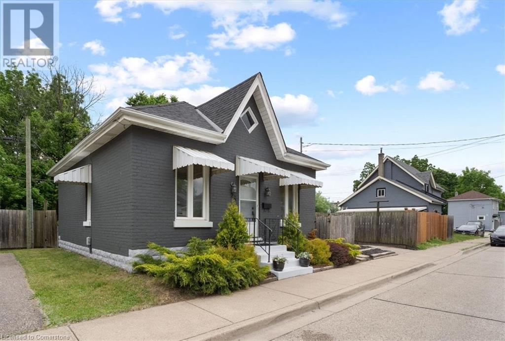 24 ROSE Avenue