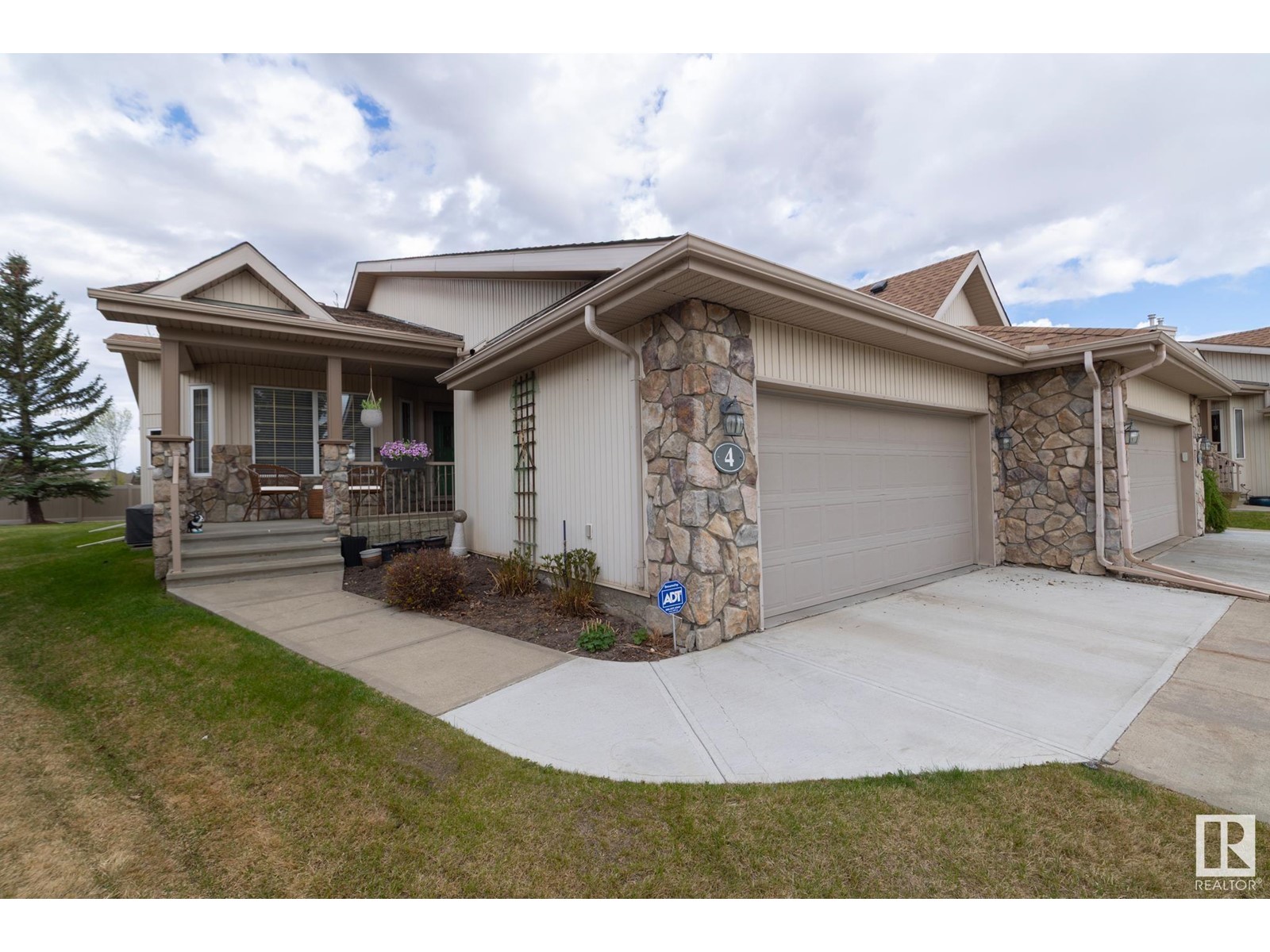 #4 925 PICARD DR NW