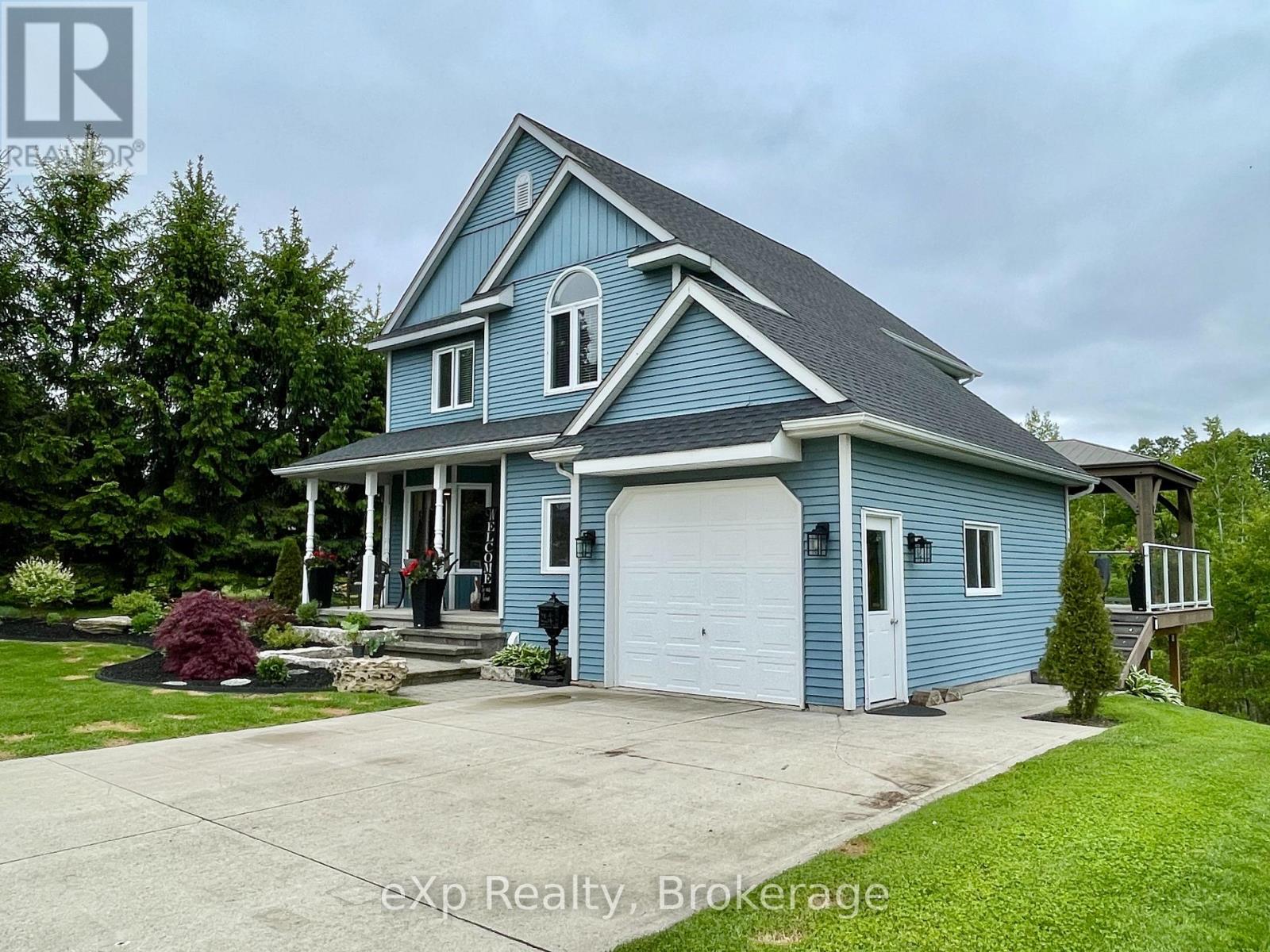 3 GRAY COURT