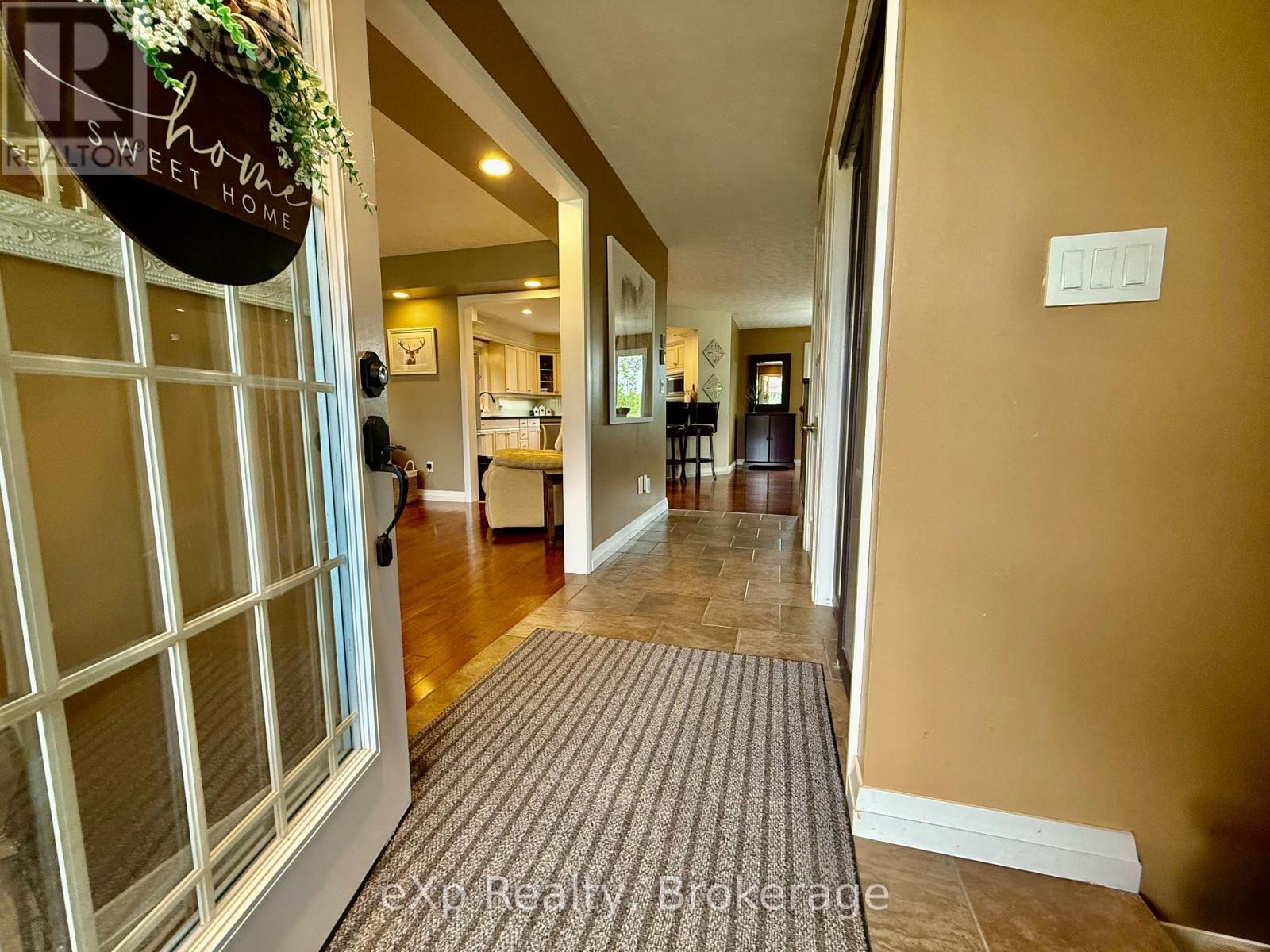 3 GRAY COURT