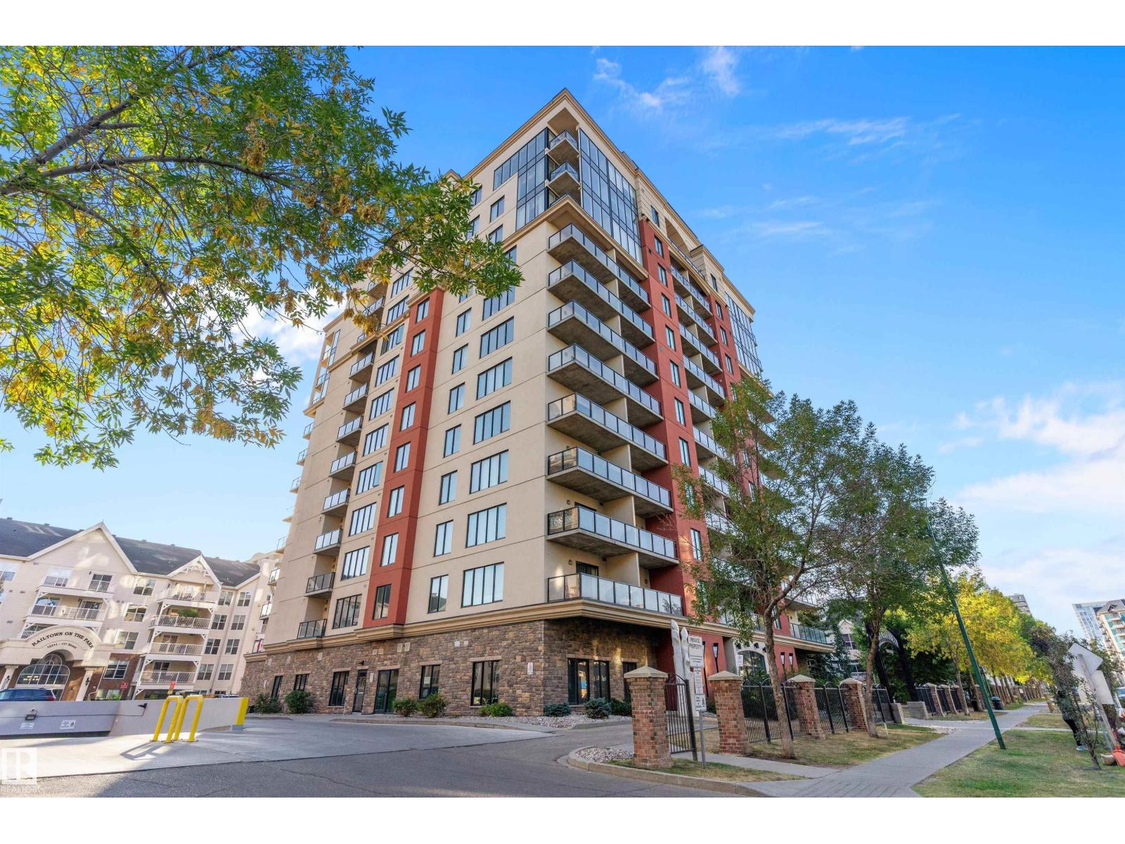 #702 10303 111 ST NW