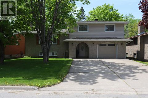 15 Westridge RD Sault Ste. Marie ON P6C5Y4