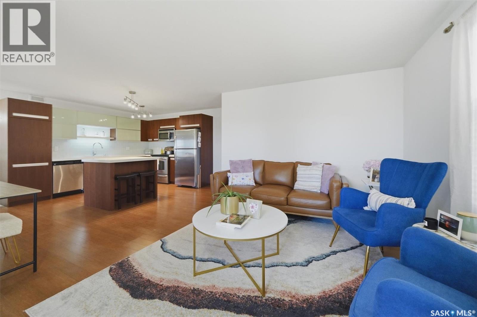 701 1015 Patrick CRESCENT