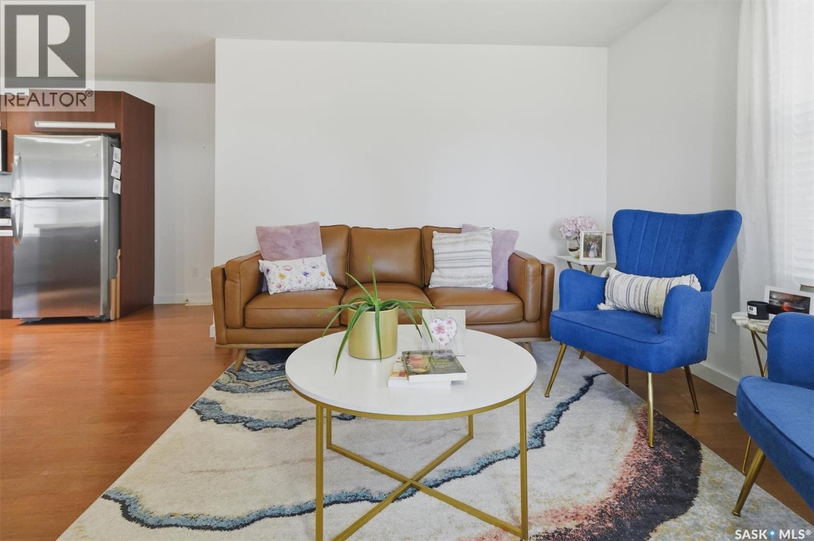 701 1015 Patrick CRESCENT