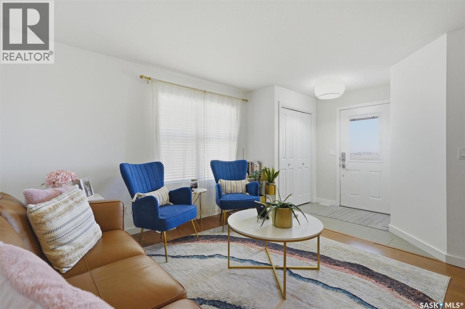 701 1015 Patrick CRESCENT