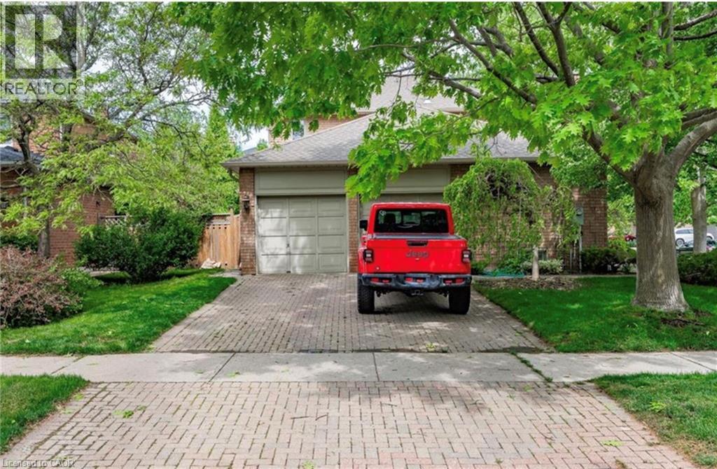 500 BLENHEIM Crescent