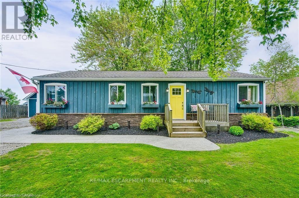 8 BEACH ROAD