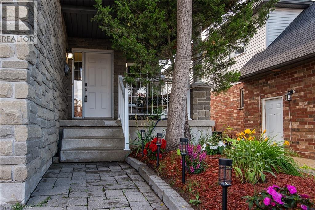 11 APPLE RIDGE Drive