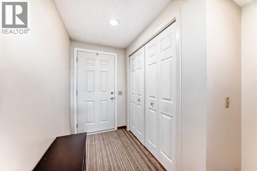 374 Point Mckay Gardens NW