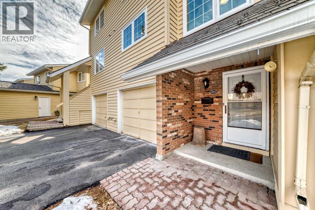 374 Point Mckay Gardens NW