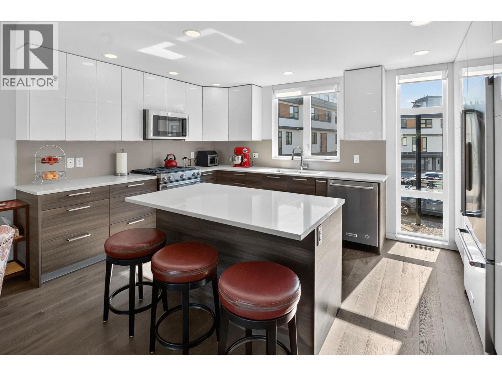 1515 Highland Drive Unit# 33