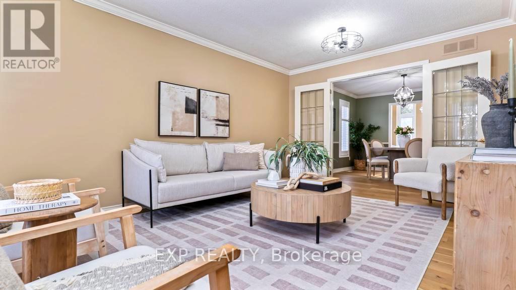 488 SUNNYSIDE CRESCENT