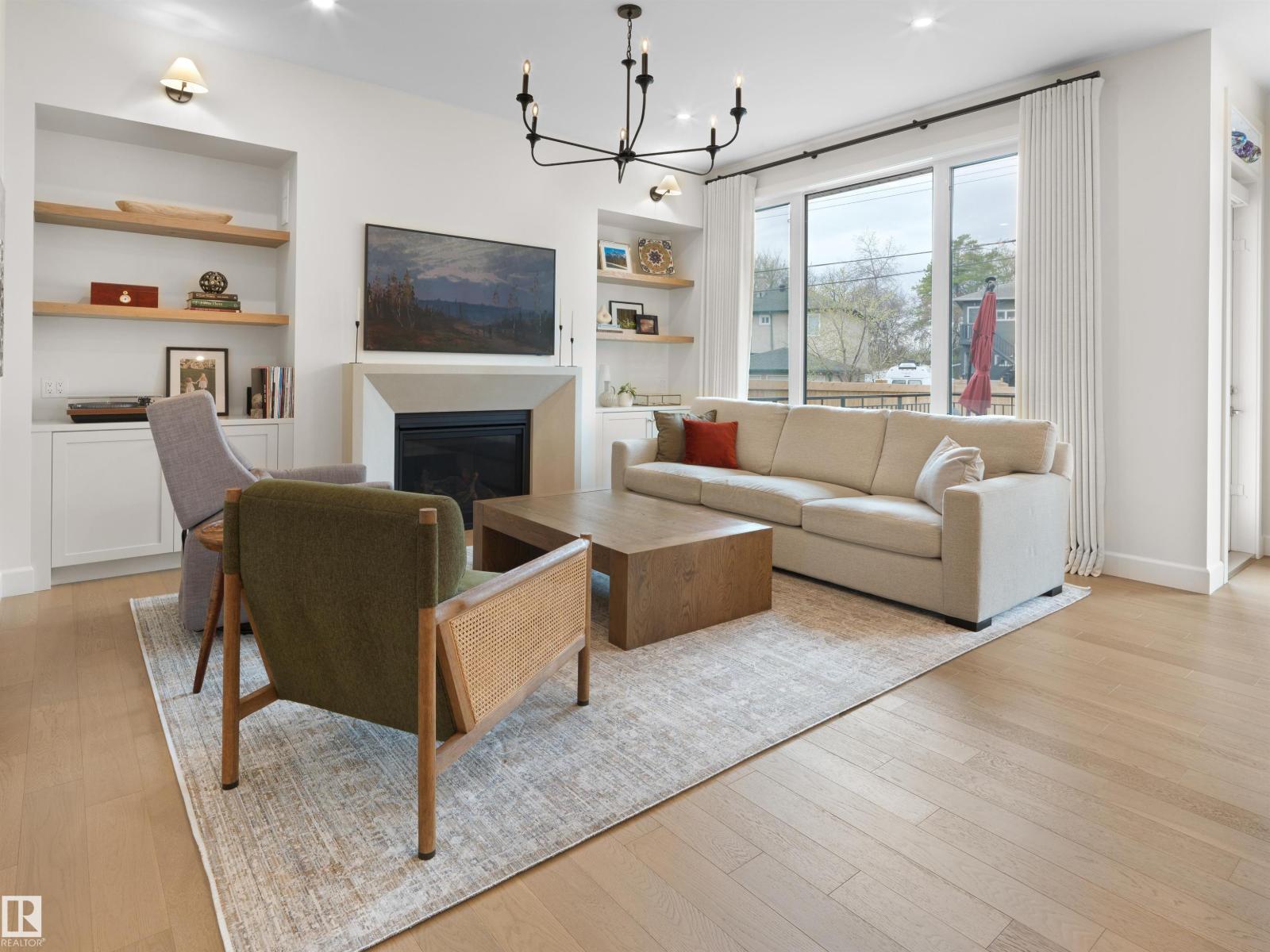 11234 73 AV NW