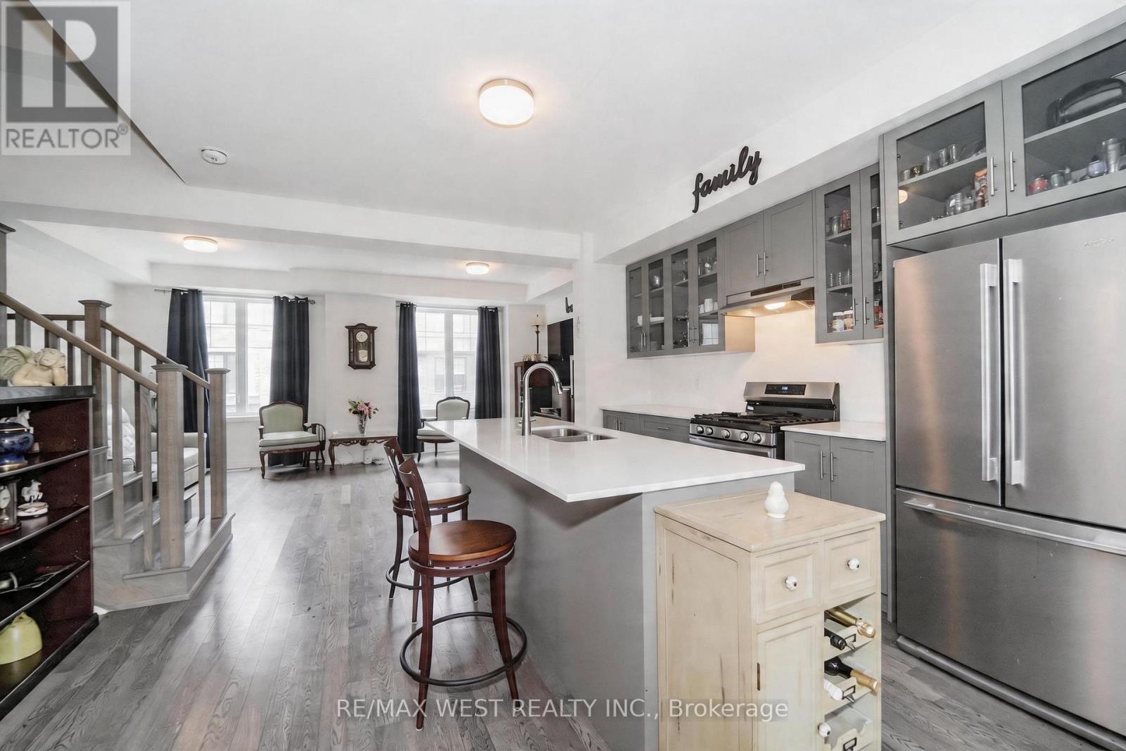 7 FOLCROFT STREET W