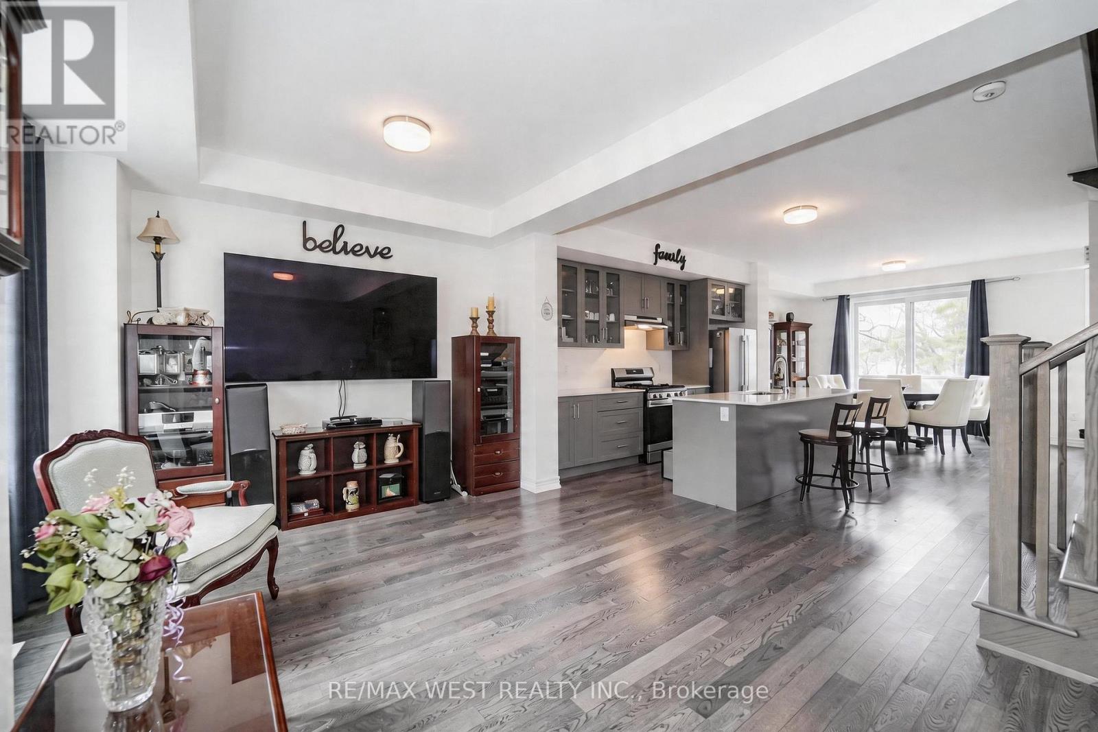 7 FOLCROFT STREET W