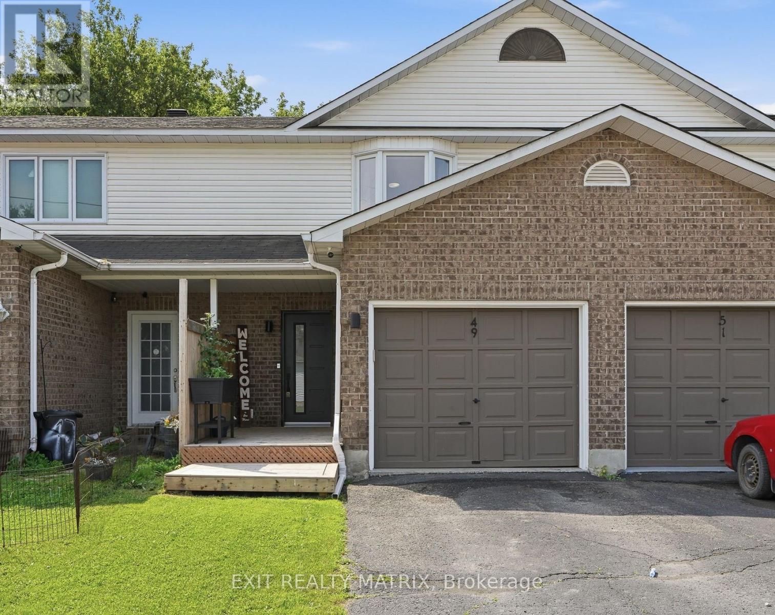Photo 1 of 35 — 49 FORGET STREET, Russell, ON K0A1W0