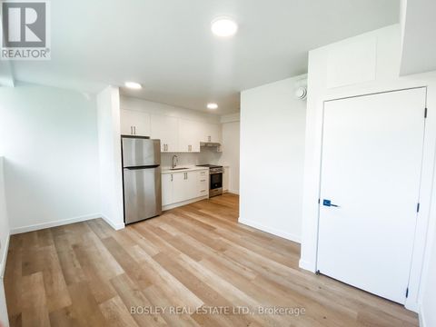 12 - 11 CALVINGTON DRIVE Toronto (Downsview-Roding-CFB) ON M3M2L7