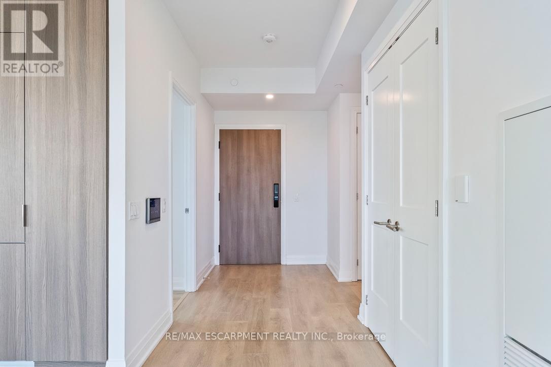 1012 - 21 PARK STREET E