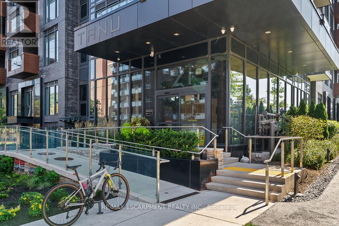 1012 - 21 PARK STREET E