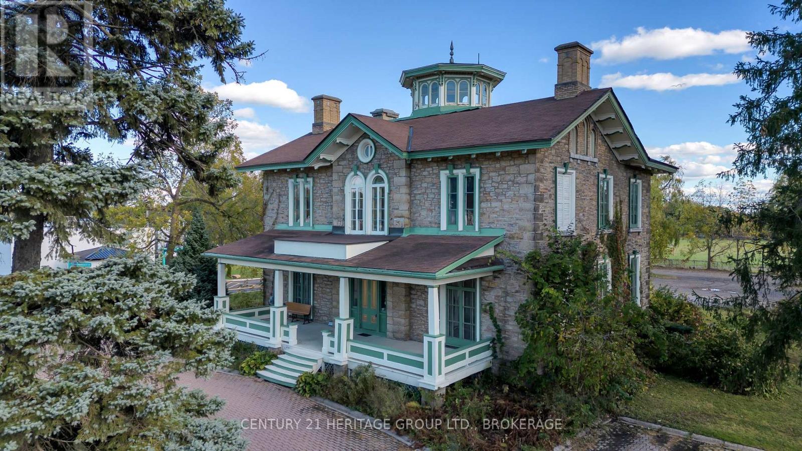 389 KING STREET E