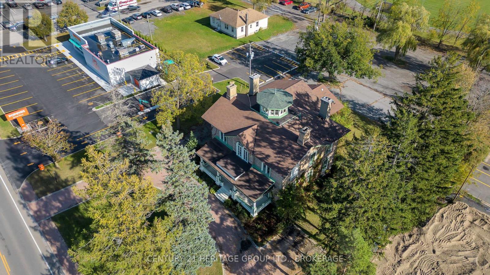 389 KING STREET E
