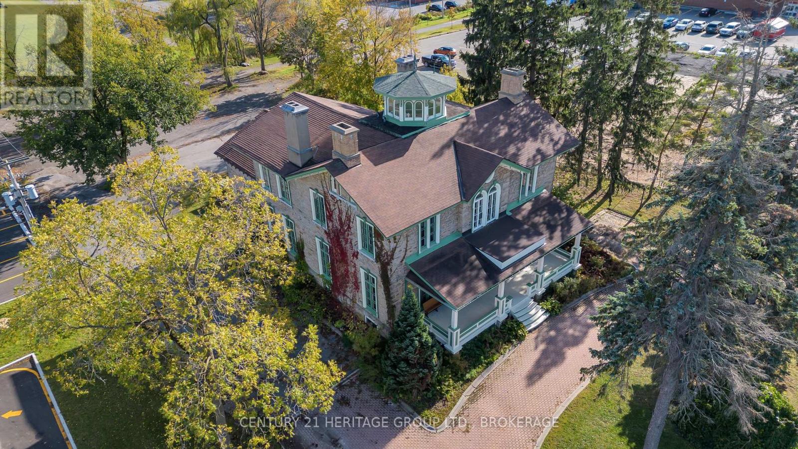 389 KING STREET E