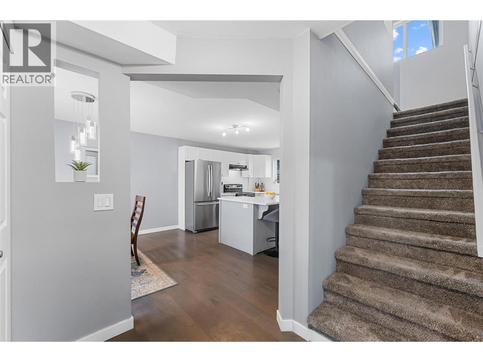 482 Snowsell Street N