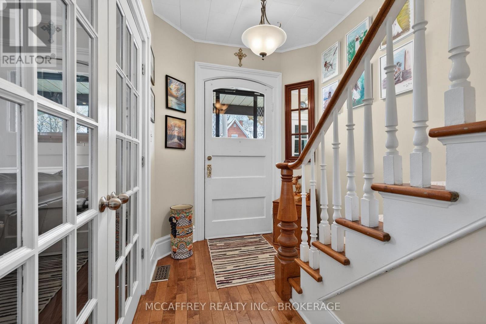 230 CENTRE STREET N