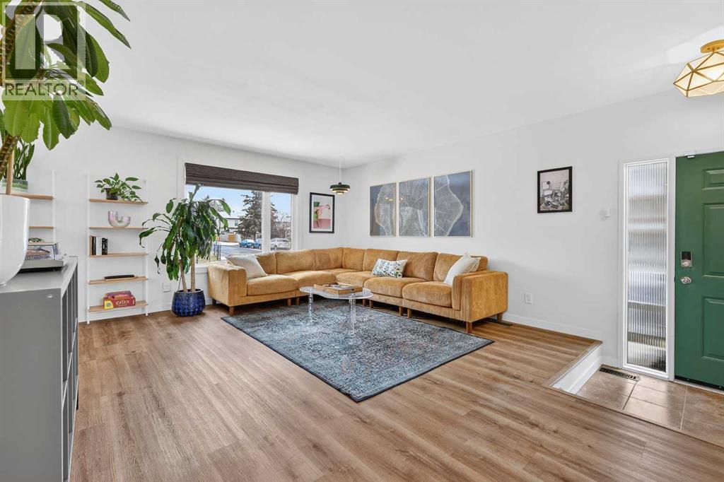 584 Woodhill Place SW