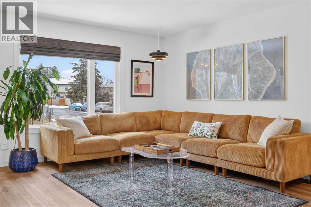 584 Woodhill Place SW