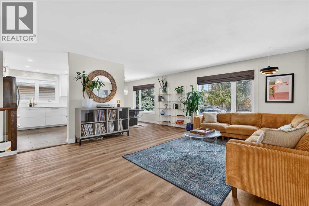 584 Woodhill Place SW