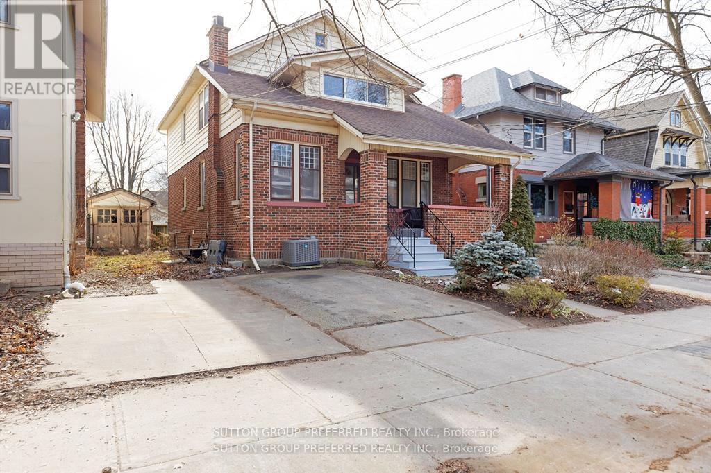 841 DUFFERIN AVENUE