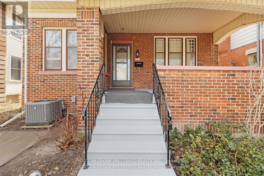 841 DUFFERIN AVENUE