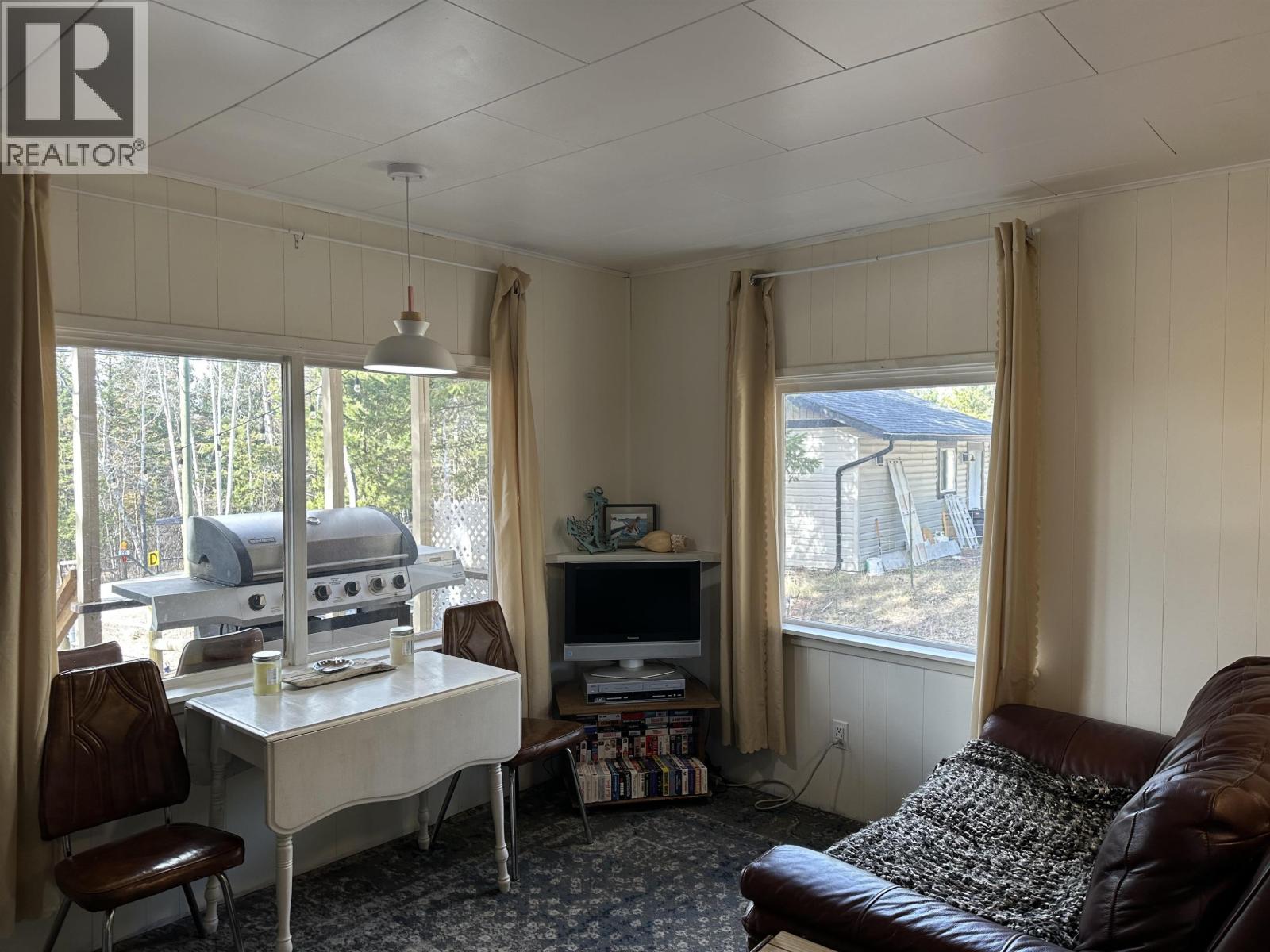 882 S GREEN LAKE ROAD