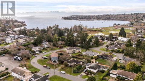 3950 Cherrilee Cres Saanich BC V8N1R9