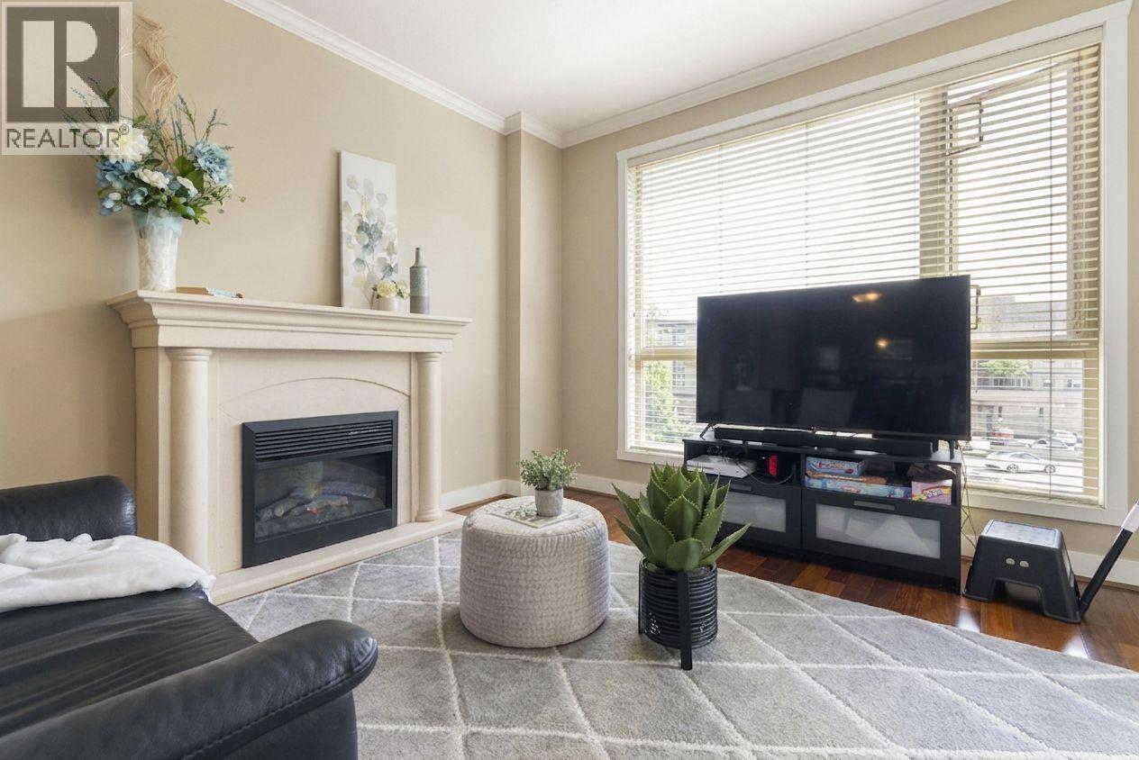 320 2628 MAPLE STREET