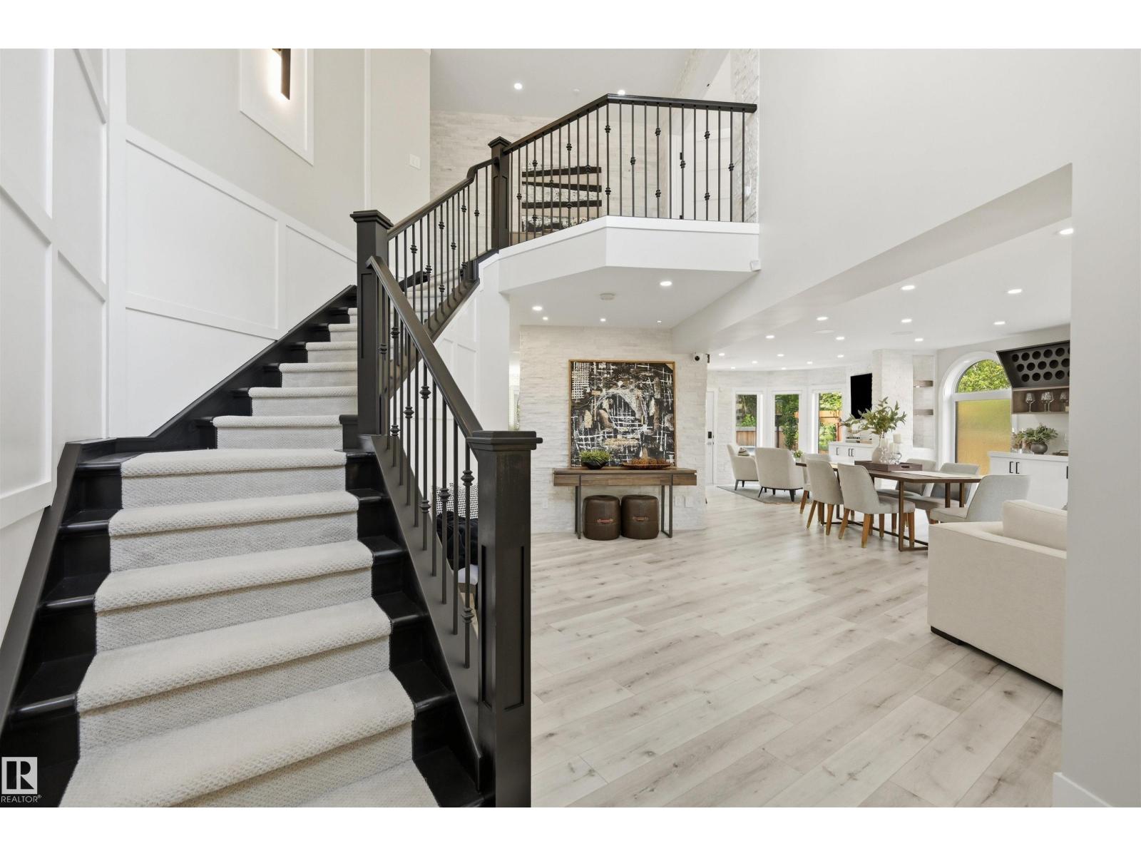 439 ROONEY CR NW