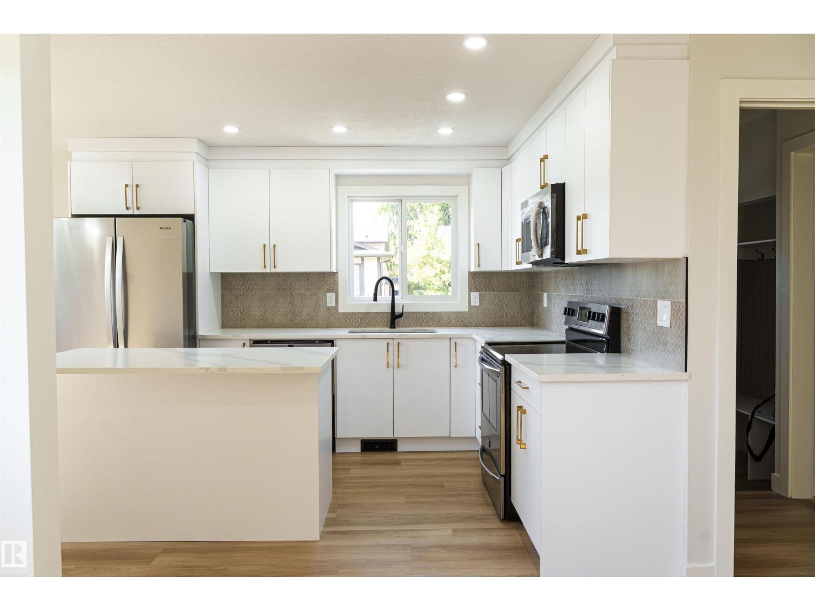 3710 41 AV NW