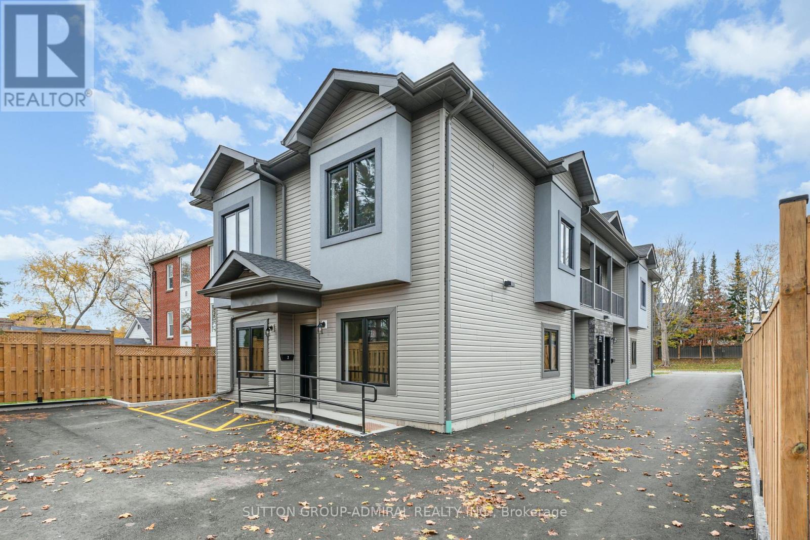 4 - 274 KING STREET E