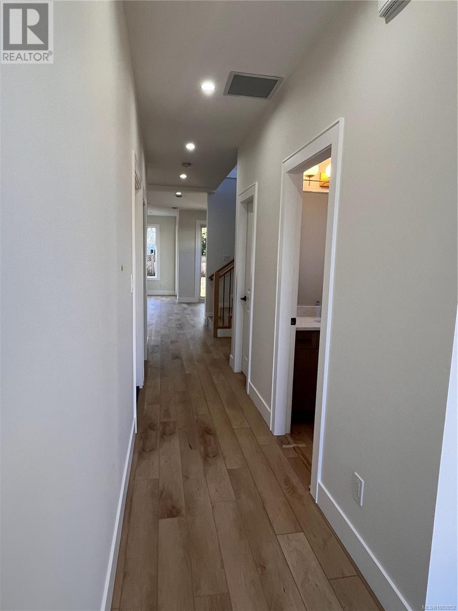653 Hoffman Ave