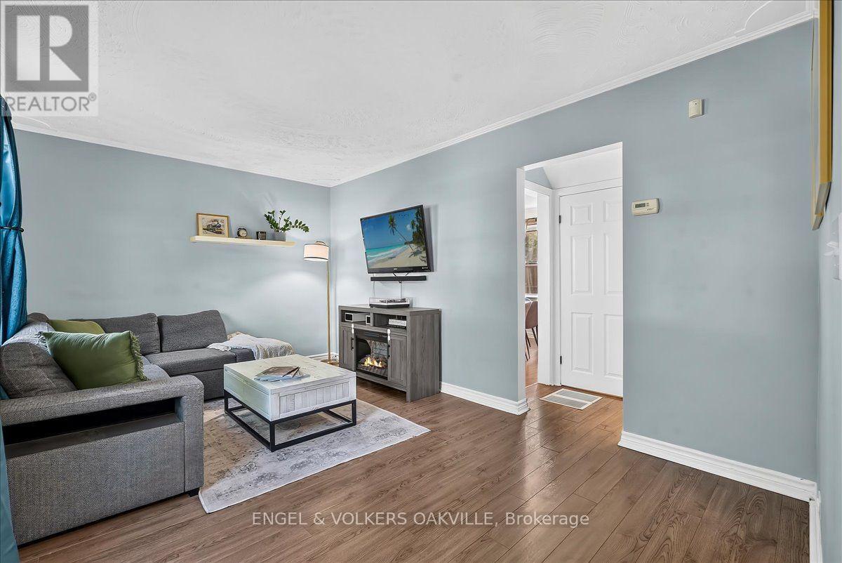 108 LORNE CRESCENT
