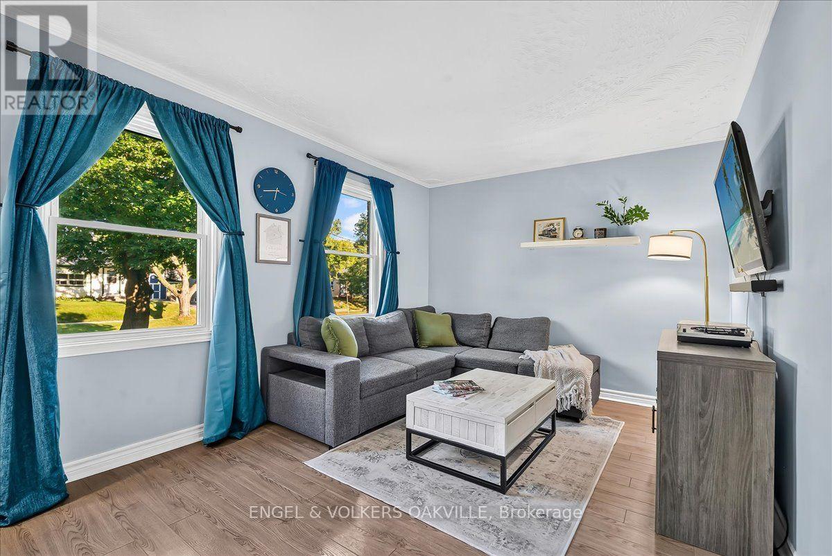 108 LORNE CRESCENT