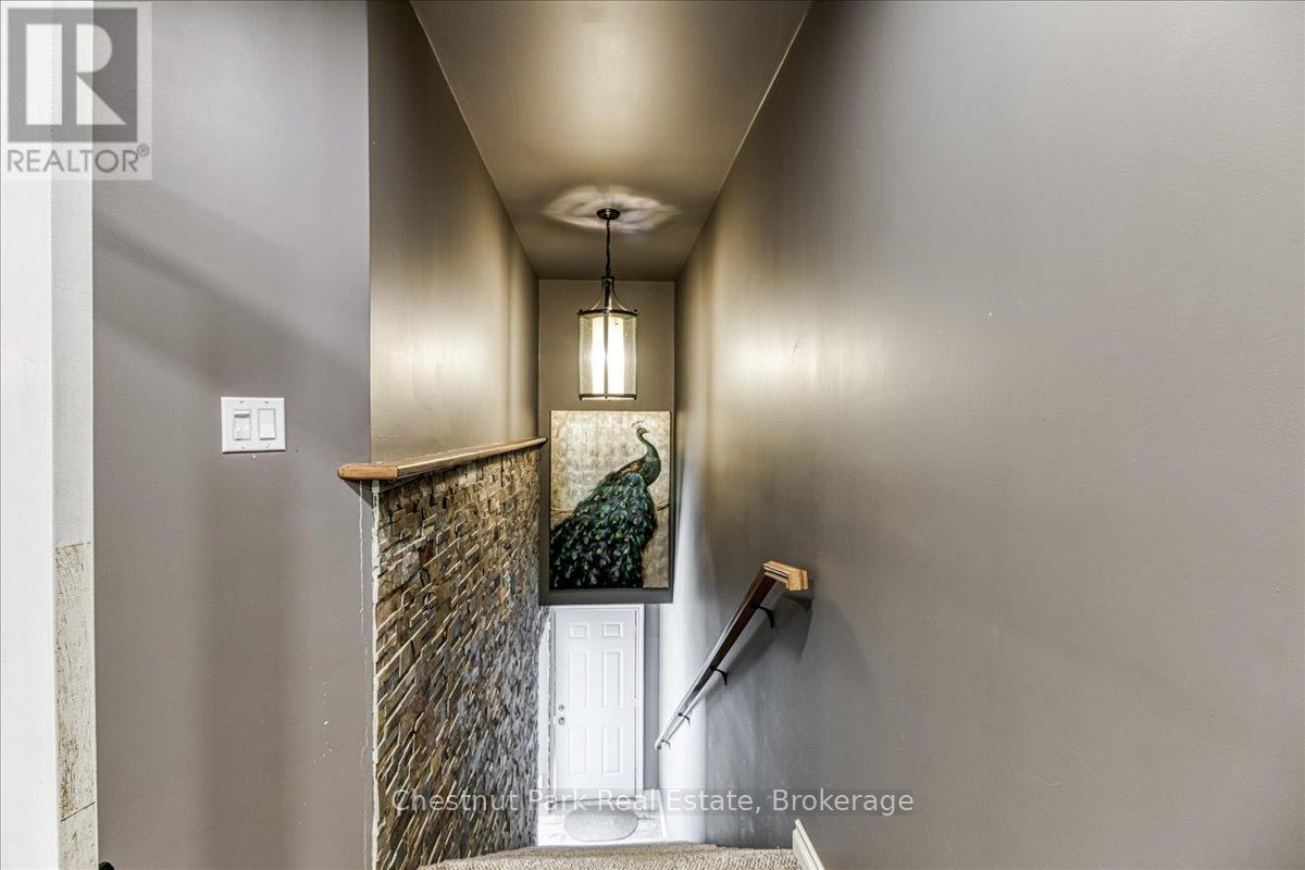 8 GEORGE WALK