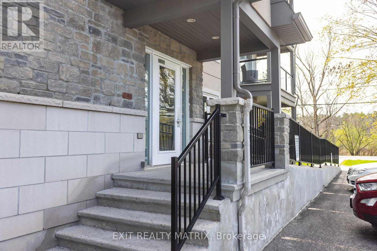 104 - 2 WARNER STREET - Photo 3