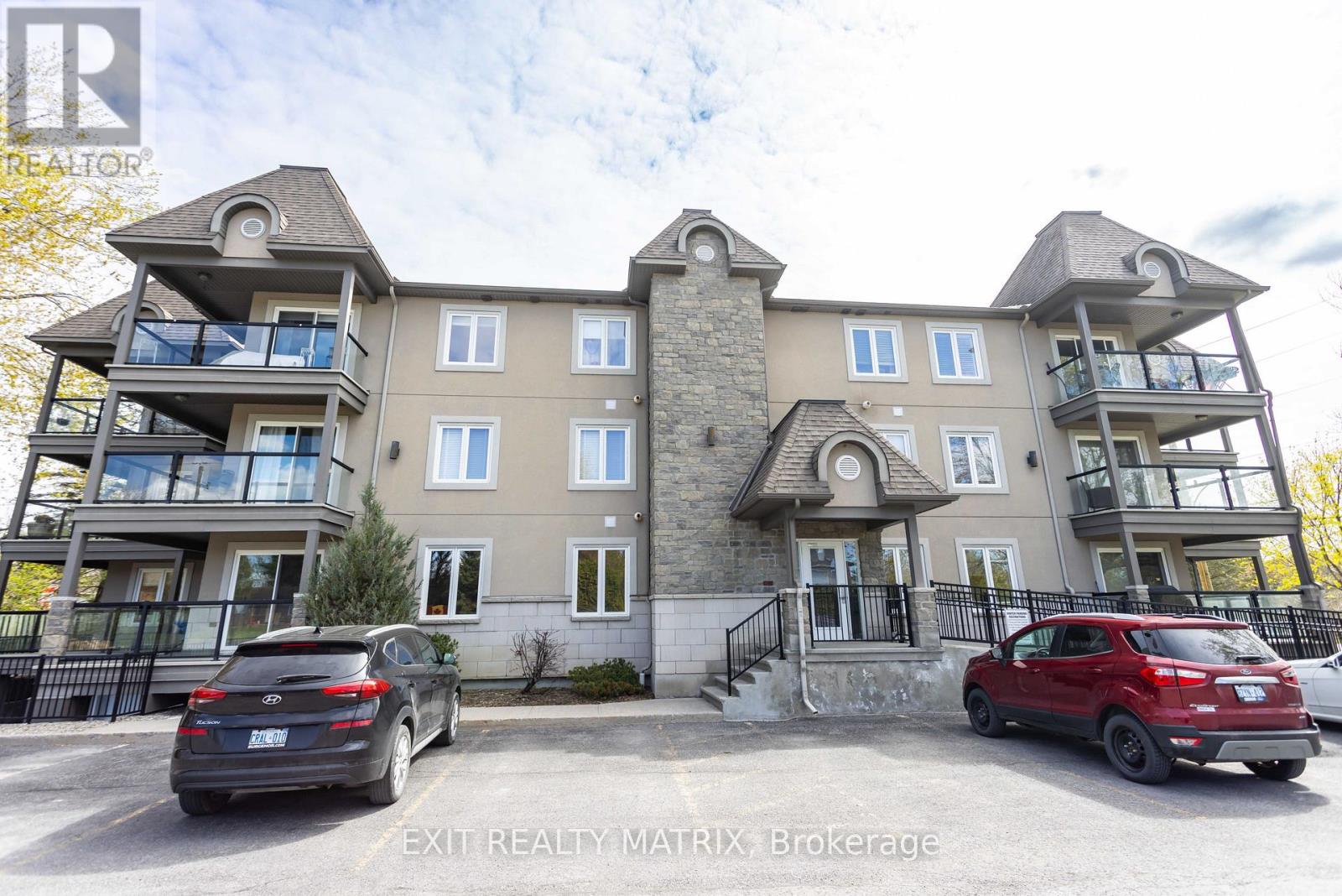 104 - 2 WARNER STREET - Photo 2