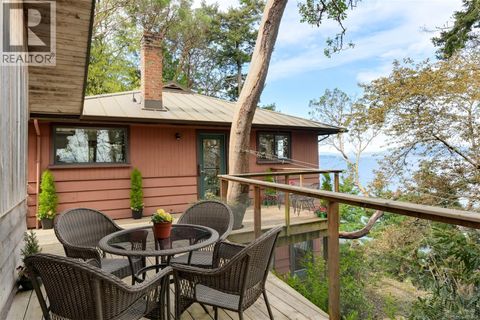 618 Lands End Rd North Saanich BC V8L5K9