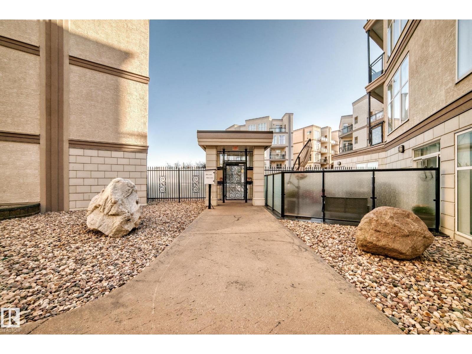 #152 4827 104A ST NW